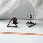 Driehoekige stud oorbellen zwart geometrisch klein, Handtassen en Accessoires, Oorbellen, Overige materialen, Zwart, Nieuw, Ophalen of Verzenden