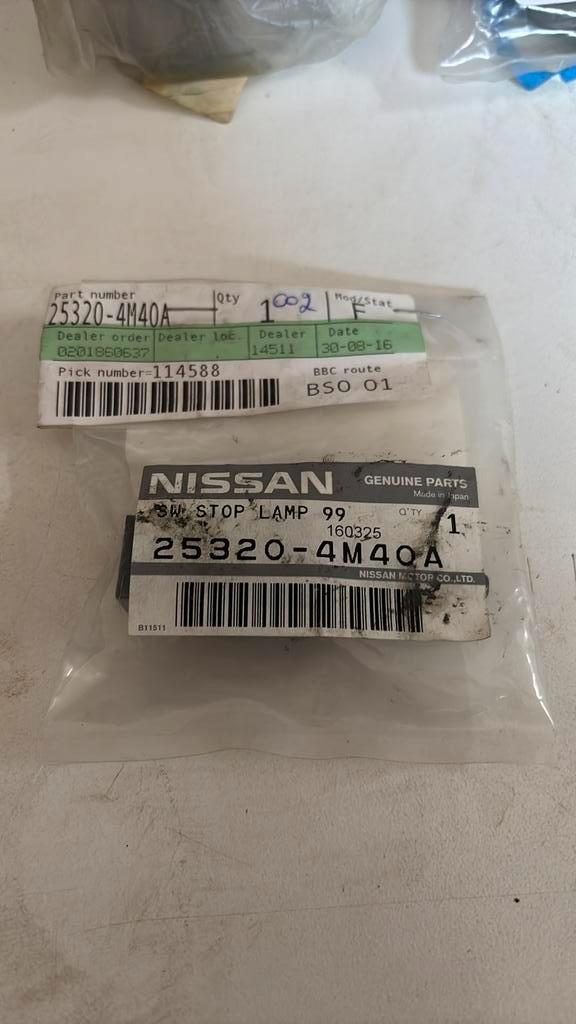 Interrupteur de feu stop Nissan d'origine, Autos : Pièces & Accessoires, Éclairage, Nissan, Enlèvement ou Envoi