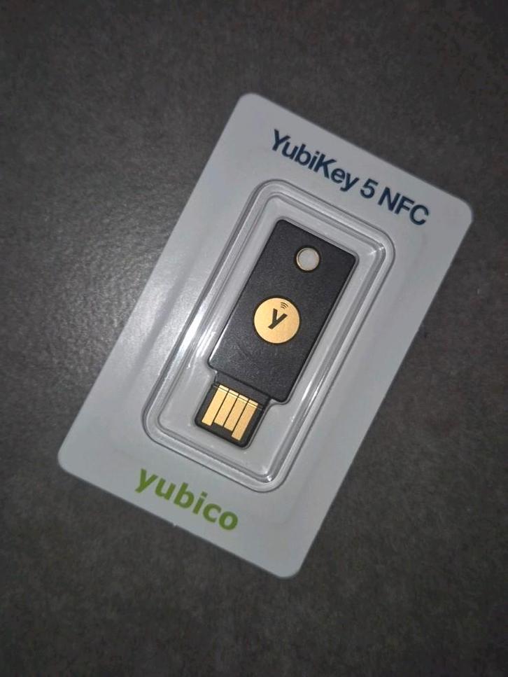 YubiKey 5 NFC, Computers en Software, USB Sticks, Ophalen of Verzenden
