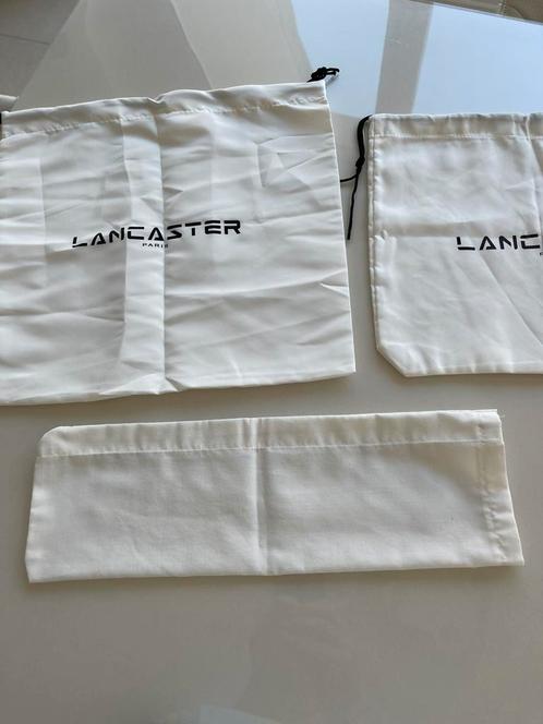 3 kledinghoezen, Kleding | Dames, Kledinghangers, Zo goed als nieuw, Ophalen of Verzenden