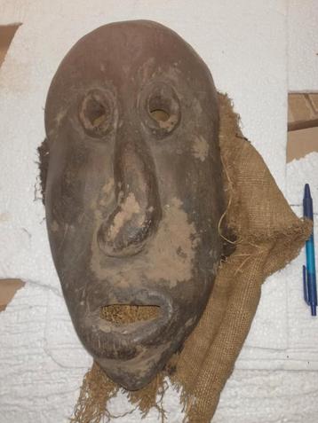 Masque Pende, Enlèvement ou Envoi