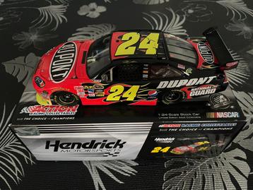 NASCAR 1/24 Chevrolet Jeff Gordon 2010 Dupont beschikbaar voor biedingen