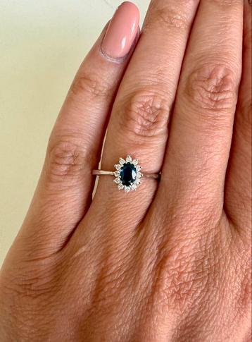 Zilveren Ring met saffier met diamanten  beschikbaar voor biedingen