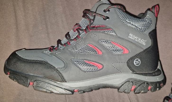 Regatta Wandelschoen Holcombe IEP Mid Ash/Rio Red MT 42, 43, Sport en Fitness, Bergsport en Wandelen, Schoenen, Ophalen