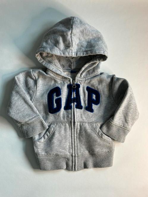 Lichtgrijs sweatshirt met capuchon | BabyGap | 18-24 maanden, Kinderen en Baby's, Babykleding | Maat 86, Gebruikt, Jongetje of Meisje