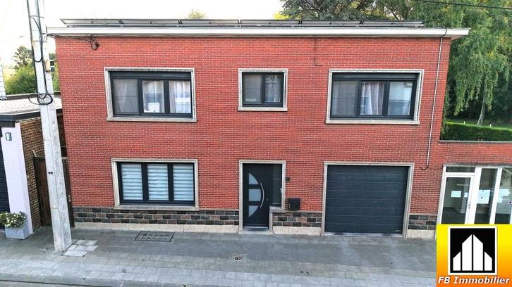 Belle maison 3 façades avec passage latéral, garage & jardin, Immo, Huizen en Appartementen te koop, Provincie Henegouwen, 200 tot 500 m²