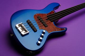 Maruszczyk Elwood L4 32" Fretless - Lake Placid Blue beschikbaar voor biedingen