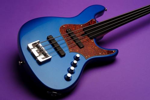 Maruszczyk Elwood L4 32" Fretless - Lake Placid Blue, Muziek en Instrumenten, Snaarinstrumenten | Gitaren | Bas, Zo goed als nieuw
