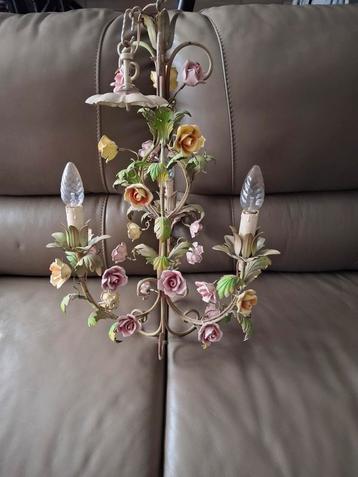 Mooie antieke luster met porseleinen bloemen., Enlèvement, Utilisé
