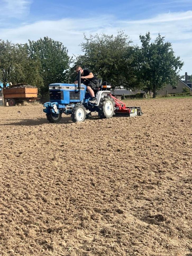 Tuinenleuckx minitractor werktuigen kraan & chauffeur tehuur, Zakelijke goederen, Landbouw | Tractoren, 250 tot 500 cm, Ford, tot 80 Pk