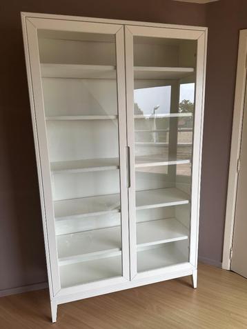 REGISSÖR Vitrinekast ikea, wit, 118x203 cm beschikbaar voor biedingen