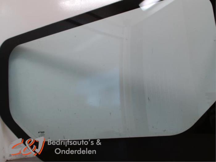 Vitre porte latérale de chargement d'un Opel Vivaro, Autos : Pièces & Accessoires, Vitres & Accessoires, Opel, Utilisé, 3 mois de garantie