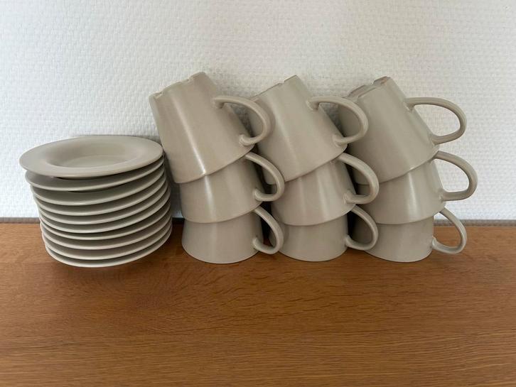 Beige koffietassen met ondertassen Ikea Dinera 10 + 9 stuks, Maison & Meubles, Cuisine | Vaisselle, Comme neuf, Tasse(s) et/ou soucoupe(s)