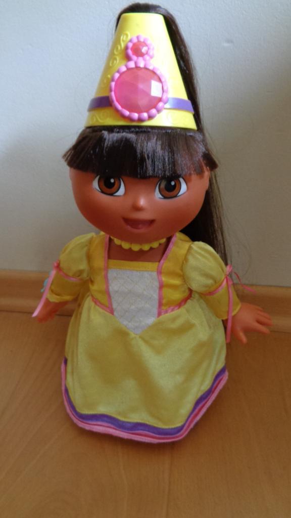 Sprekende prinses Dora en haar groeit, Kinderen en Baby's, Speelgoed | Poppen, Zo goed als nieuw, Overige typen, Ophalen