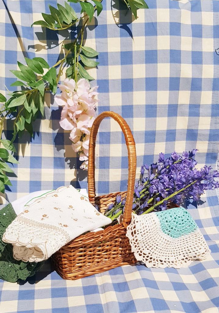Panier vintage + napperons 🍒🍒, Antiquités & Art, Antiquités | Accessoires de maison, Enlèvement ou Envoi