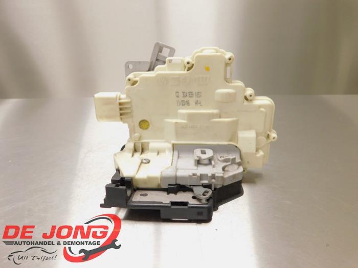 Serrure portière mécanique 4portes arrière gauche d'un Vo, Autos : Pièces & Accessoires, Volkswagen, -, 3 mois de garantie, Utilisé