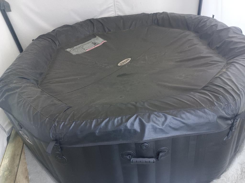 Jacuzzi Intex pour 6 personnes. Version Deluxe avec tous les, Jardin & Terrasse, Bains à remous et Spas, Comme neuf, Gonflable