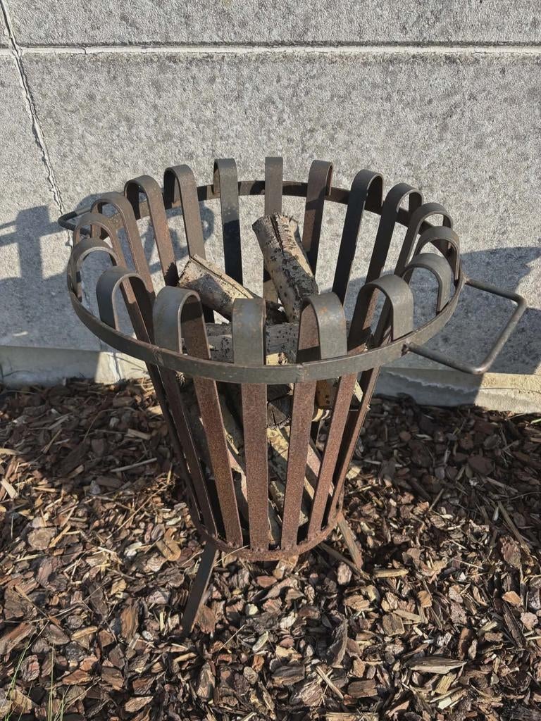 Vuurkorf voor in de tuin gebruikt als decoratie, Ophalen