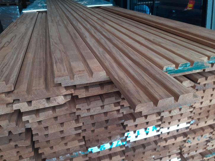 Lot de 28,55 m2 de revêtement à ossature Thermowood 28x128mm, Jardin & Terrasse, Poteaux, Poutres & Planches, Neuf, Planches, 250 cm ou plus