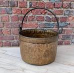 Oude vintage koperen ketel, Ophalen, Koper