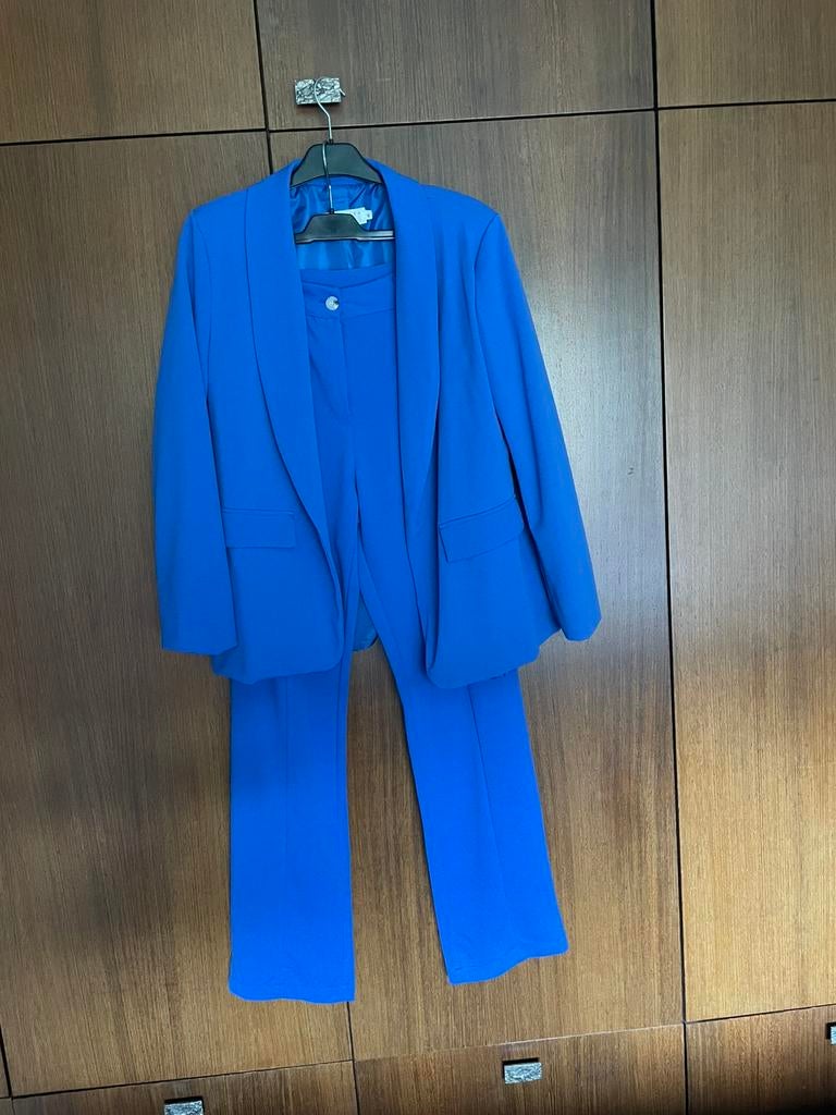 2x pakken en  3 kleedjes mogen samen weg!, Ophalen, Zo goed als nieuw