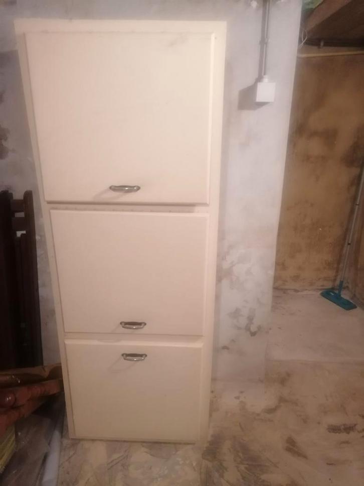 Vintage meubels uit de jaren 60 die beige zijn geverfd om op, Huis en Inrichting, Kasten | Schoenenkasten, Zo goed als nieuw, Ophalen