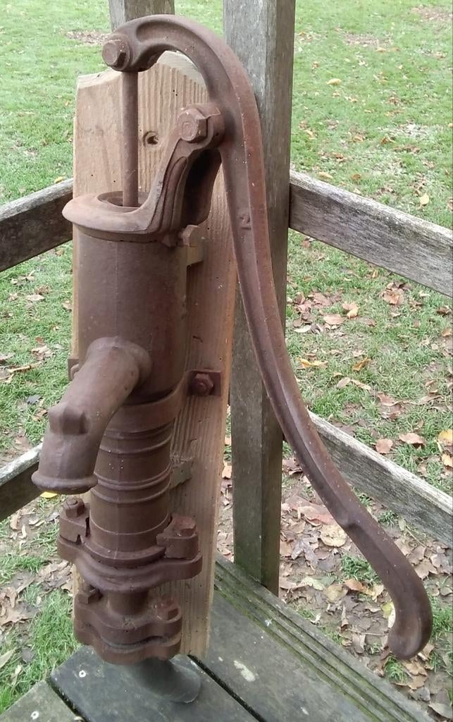 Ancienne pompe à  eau, Enlèvement