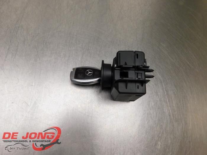 Serrure de contact + clé d'un Mercedes E-Klasse, Autos : Pièces & Accessoires, Autres pièces automobiles, Mercedes-Benz, Utilisé