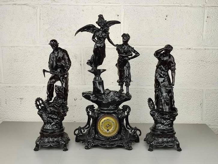 Grande horloge en zamak, Antiquités & Art, Antiquités | Horloges, Enlèvement