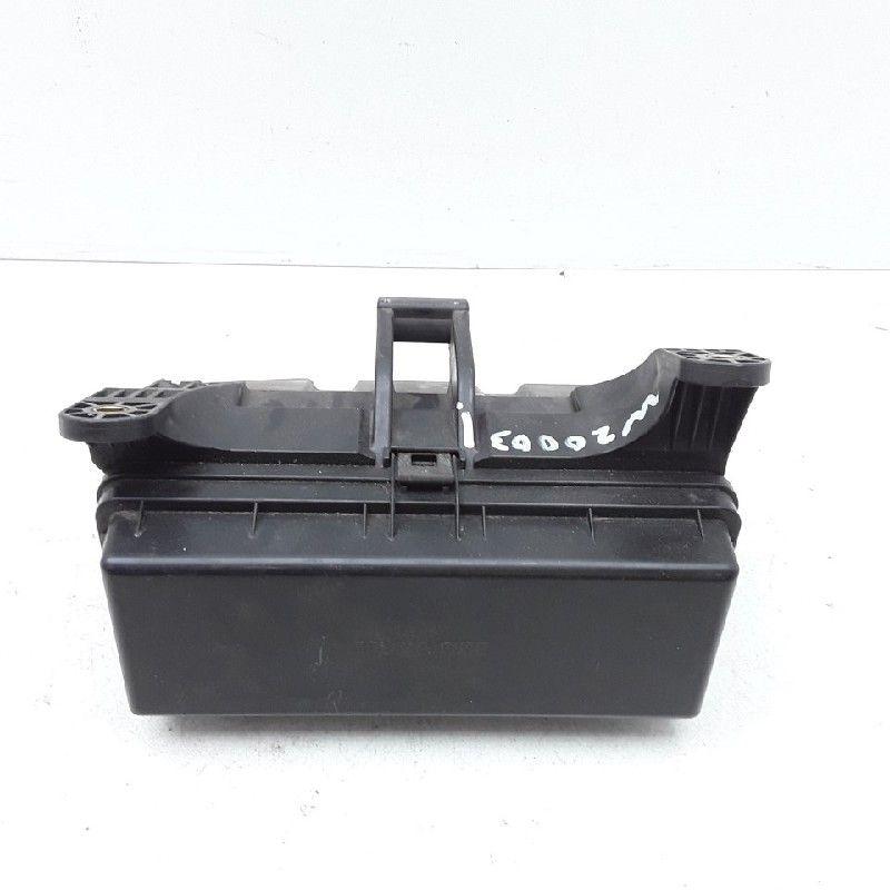 ZEKERINGKAST Toyota Previa (R3) (01-2000/02-2006), Gebruikt, Toyota