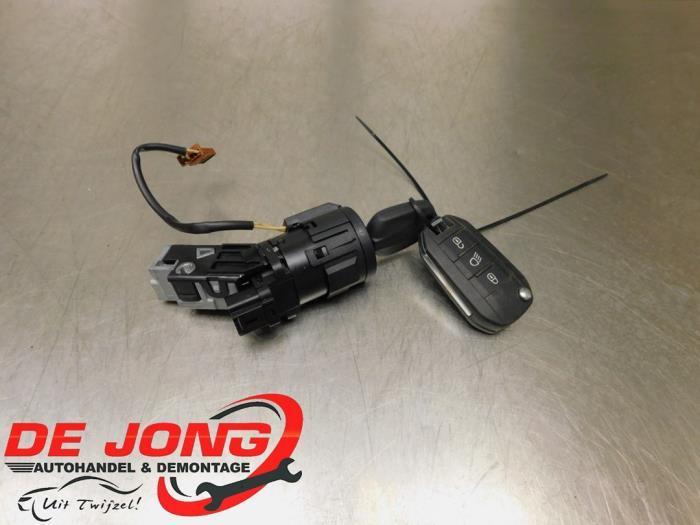 Serrure de contact + clé d'un Peugeot 308, Autos : Pièces & Accessoires, Autres pièces automobiles, Peugeot, Utilisé, 3 mois de garantie