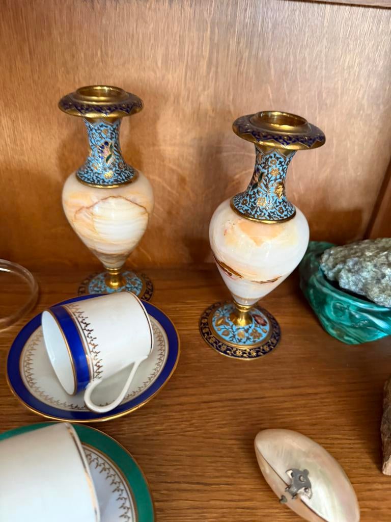 PAIRE DE BOUGEOIRS VINTAGE – STYLE CLOISONNÉ / ONYX, Enlèvement, Or