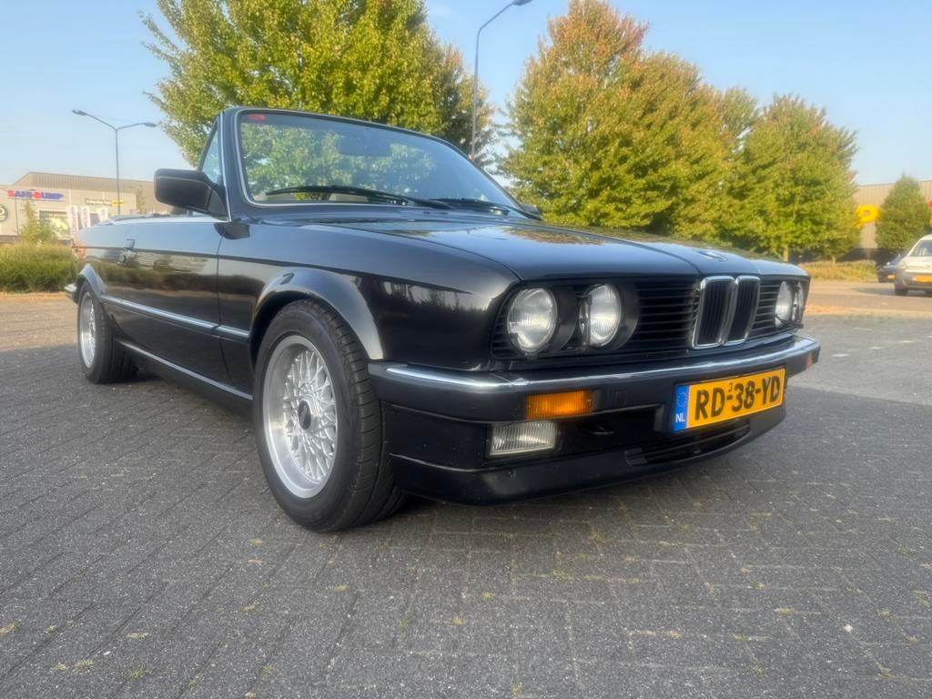 BMW E30 325i 1986 cabriolet, Auto's, BMW, Achterwielaandrijving, Cabriolet, Zwart, Leder