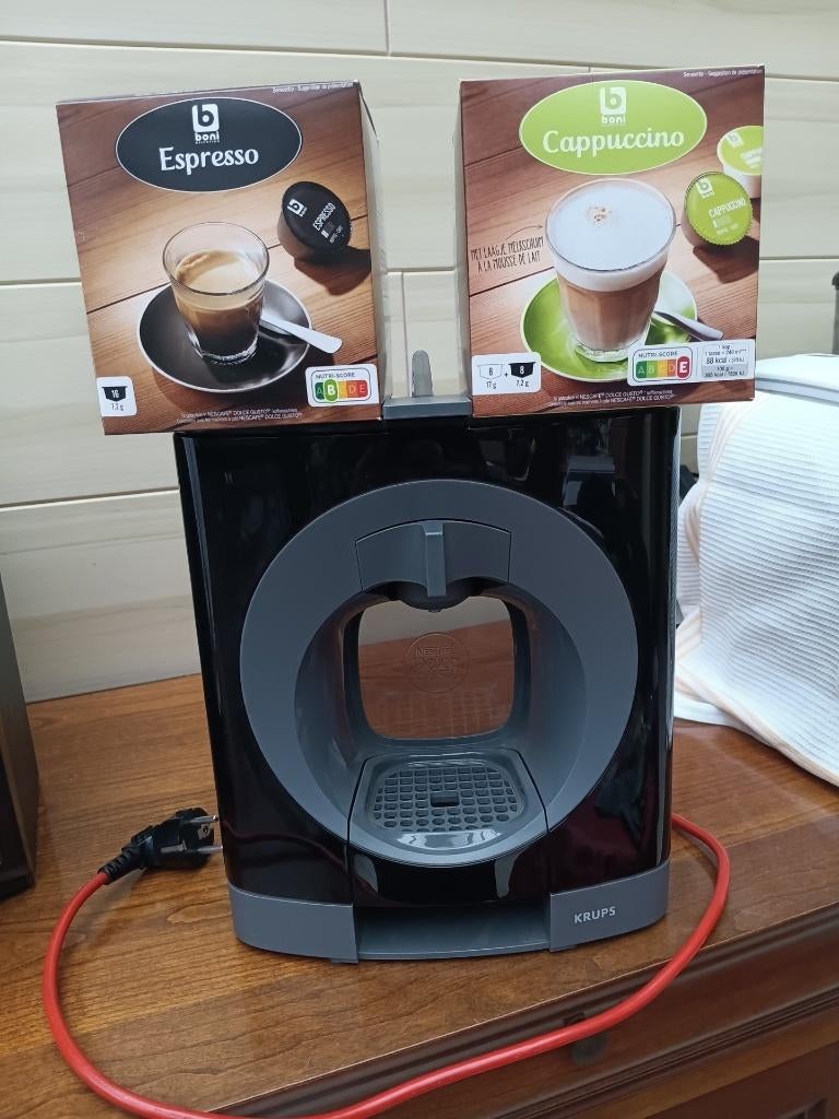 DOLCE GUSTO MACHINE A CAFE, Ophalen, Zo goed als nieuw, Overige modellen, Koffiepads en cups