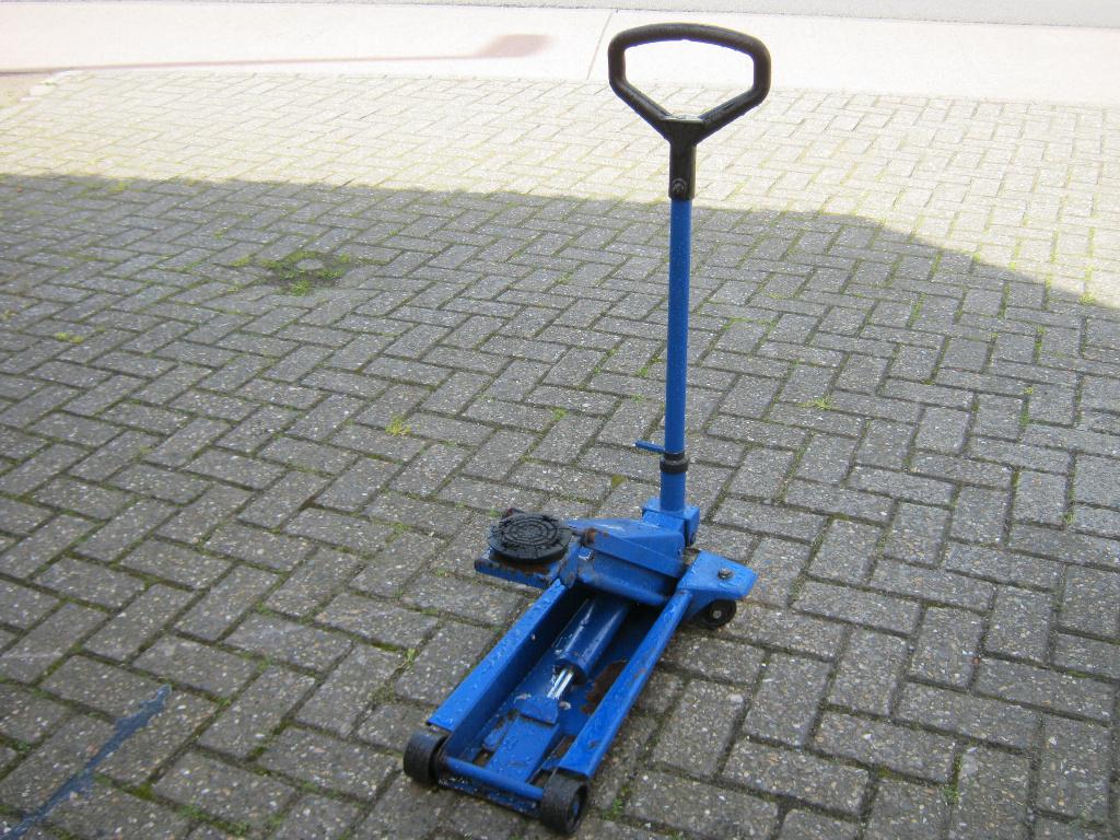 Cric hydraulique 2 tonnes en bon état, Auto diversen, Autogereedschap, Ophalen, Gebruikt