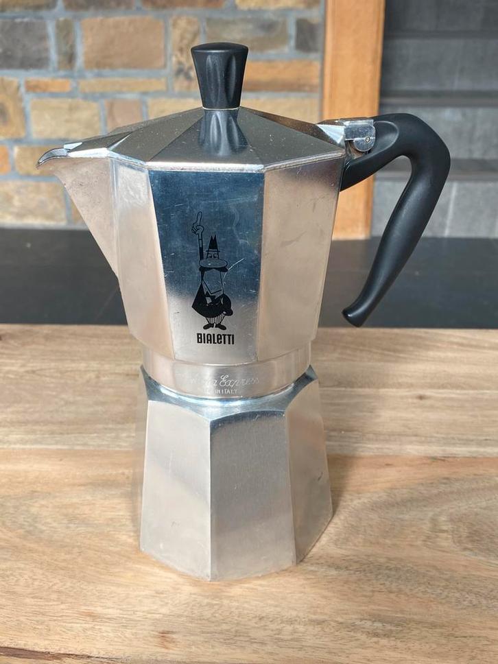 Cafetière italienne Bialetti Moka Express pour 6 tasses., Electroménager, Cafetières, Comme neuf, Cafetière, Enlèvement