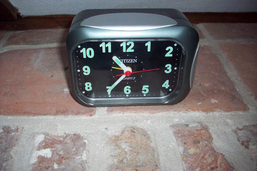 Quartz wekker Citizen, Ophalen, Zo goed als nieuw, Analoog, Wekker of Tafelklok