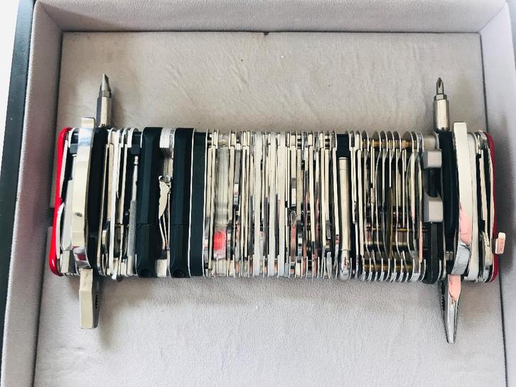 Couteau Wenger Giant Swiss Army 16999 Rare Multi-Tool BIG, Caravanes & Camping, Outils de camping, Comme neuf, Envoi