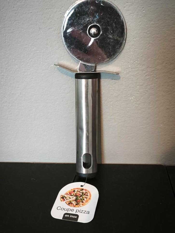 Coupe-pizza en acier inoxydable, Huis en Inrichting, Keuken | Servies, Nieuw, Overige typen, Ophalen of Verzenden