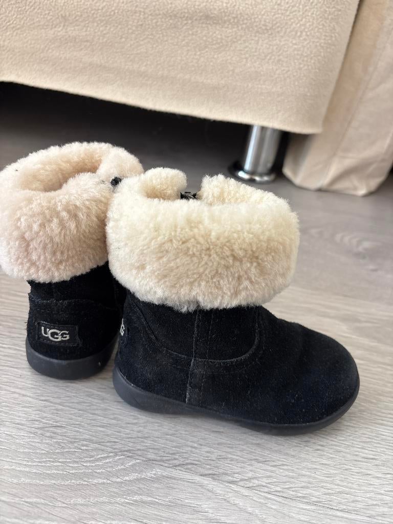 Botte pour fille UGG pointure 22, Enfants & Bébés, Enlèvement, Comme neuf, Fille