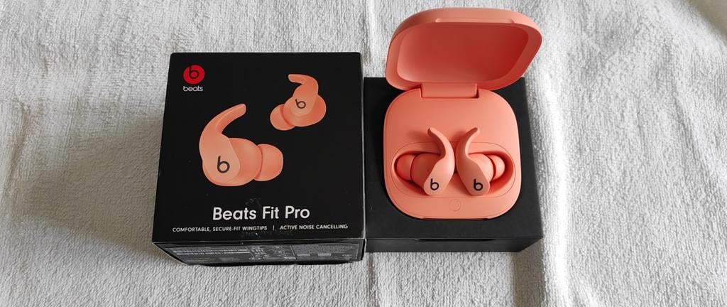 Beats fit pro nieuw in doos en lader, Ophalen of Verzenden