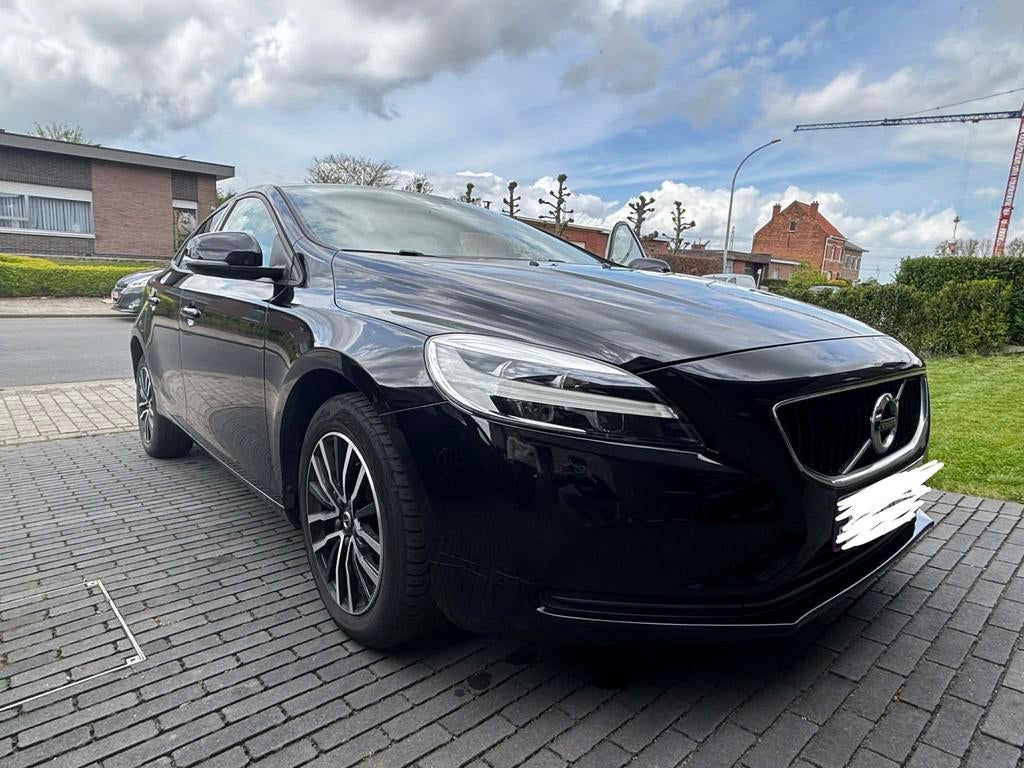 Volvo V40 T2 Black edition 2019, Auto's, Volvo, Euro 6, 4 cilinders, 1969 cc, Leder en Stof