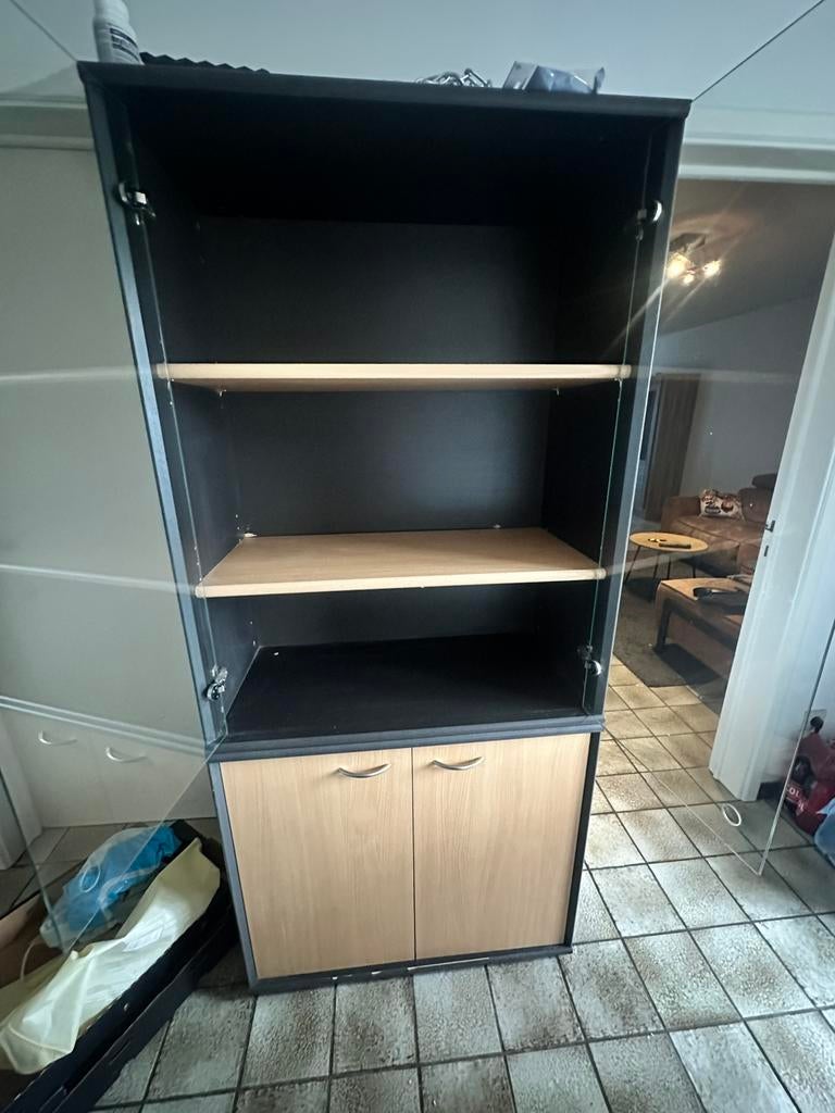 Vtrinekast, Ophalen, Zo goed als nieuw