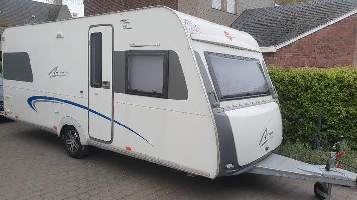 Caravane Burstner Averso 465TS, Caravanes & Camping, Caravanes, Particulier, jusqu'à 4, 1000 - 1250 kg, Banquette en rond, Bürstner