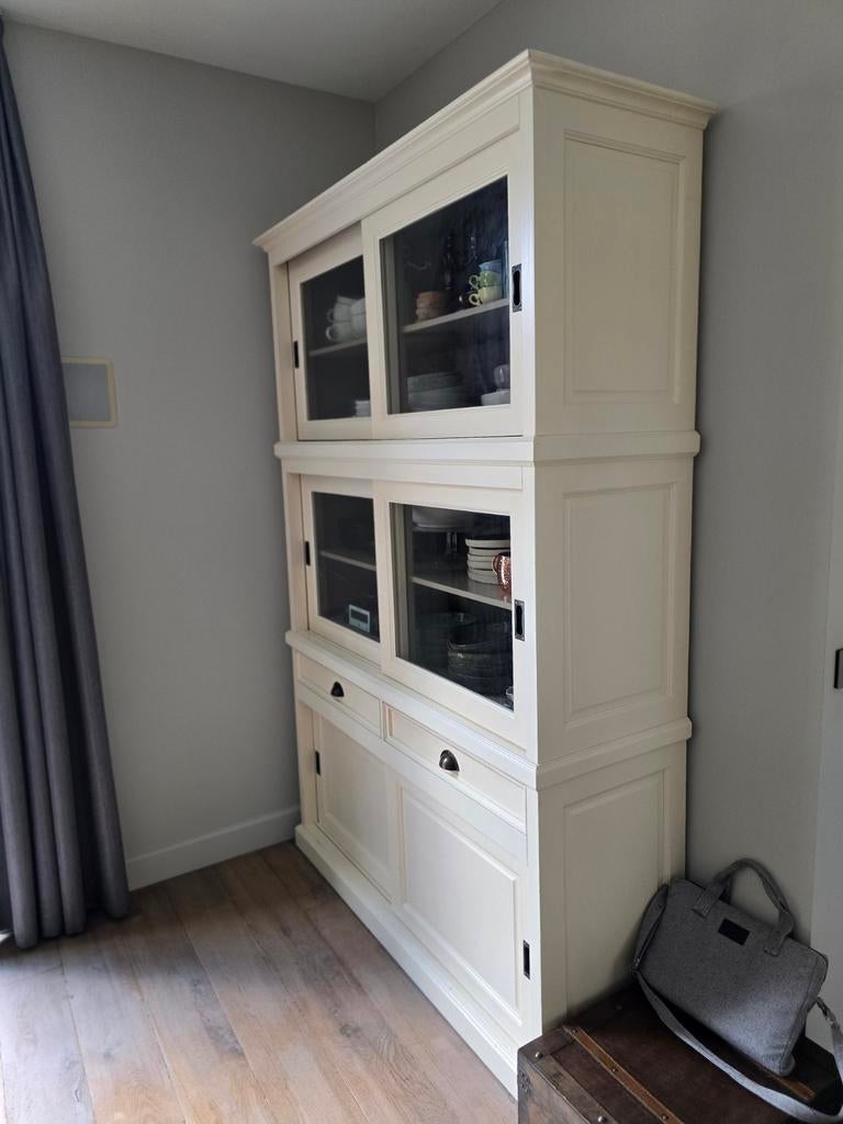 Vitrine country blanche, Enlèvement