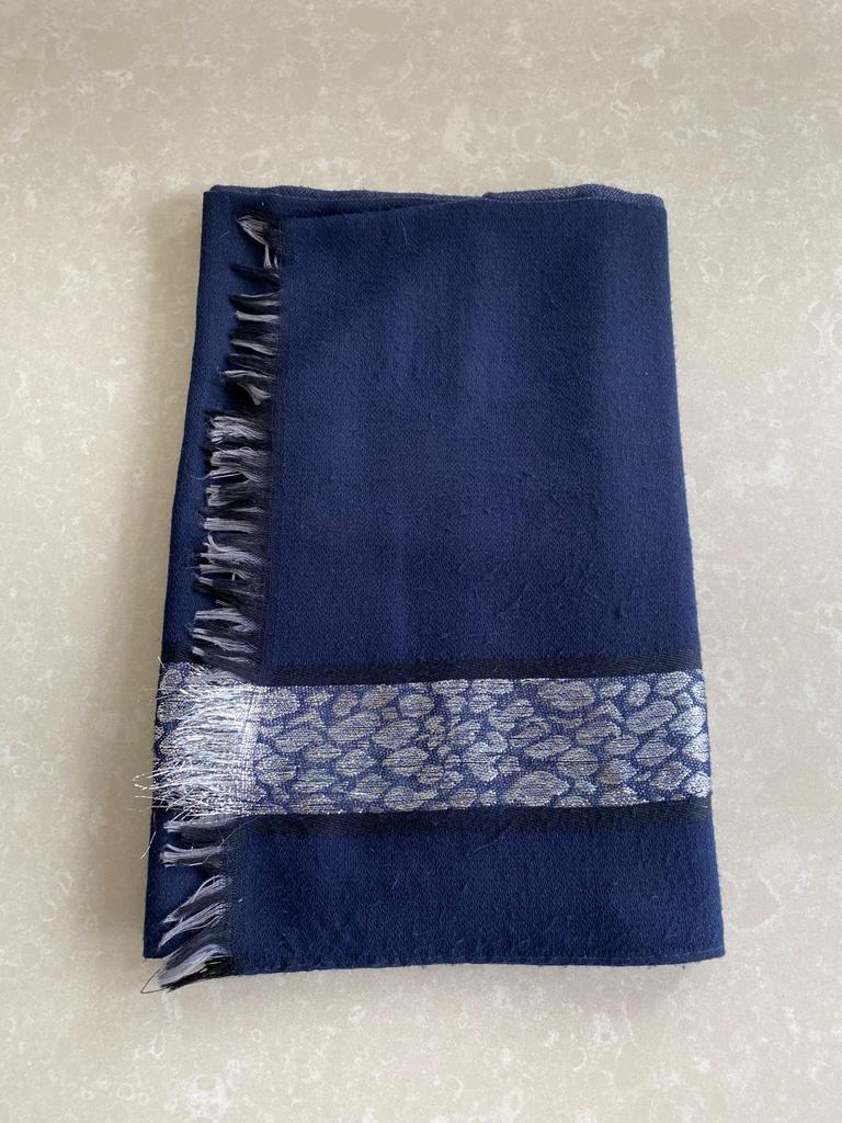 Mooie sjaal blauw & zilver, Kleding | Dames, Mutsen, Sjaals en Handschoenen, Ophalen of Verzenden, Zo goed als nieuw, Sjaal