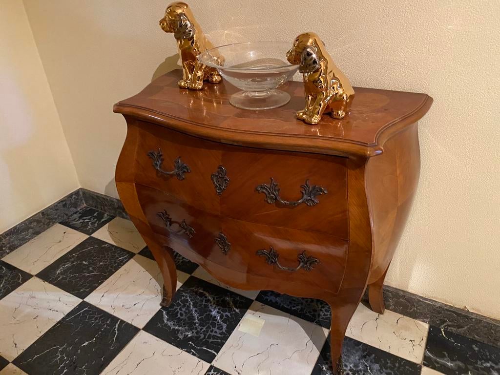 Commode ventrale française ancienne, Enlèvement