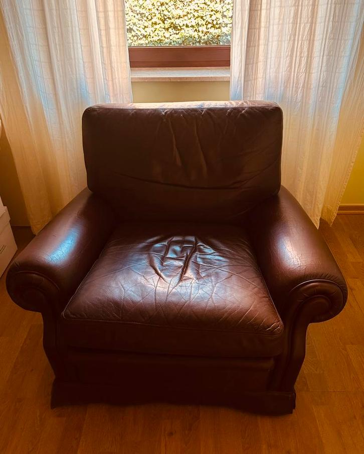 Comfortabele lederen fauteuil, Huis en Inrichting, Zetels | Voetbanken en poefs, Zo goed als nieuw, Ophalen