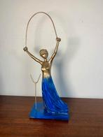 Bronzen Beeld Alice in Wonderland (naar) Salvador Dali, Antiek en Kunst, Kunst | Beelden en Houtsnijwerken, Blauw, Ophalen of Verzenden