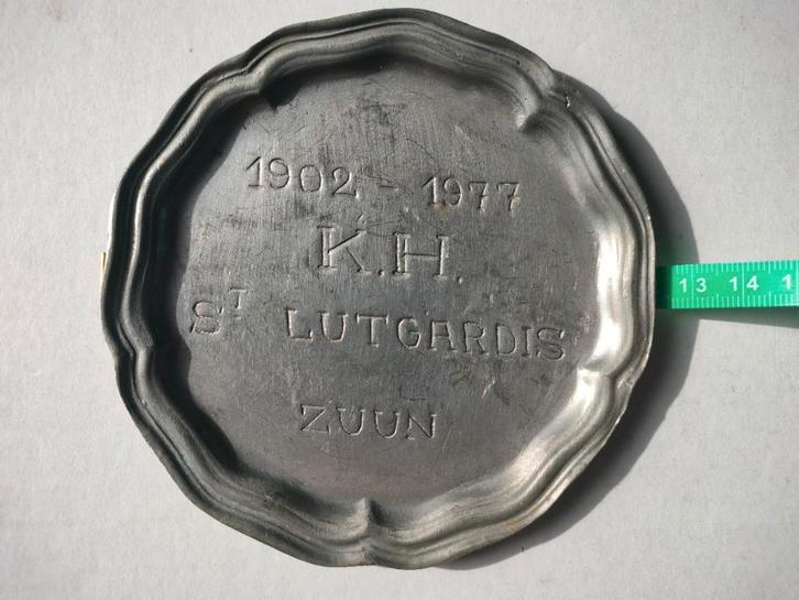 92% Tinnen bord 1902 - 1977 K.H. Sint Lutgardis Zuun, Antiek en Kunst, Antiek | Tin, Ophalen of Verzenden